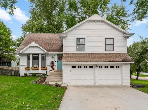 13333 W 112th Ter, Overland Park, KS 66210