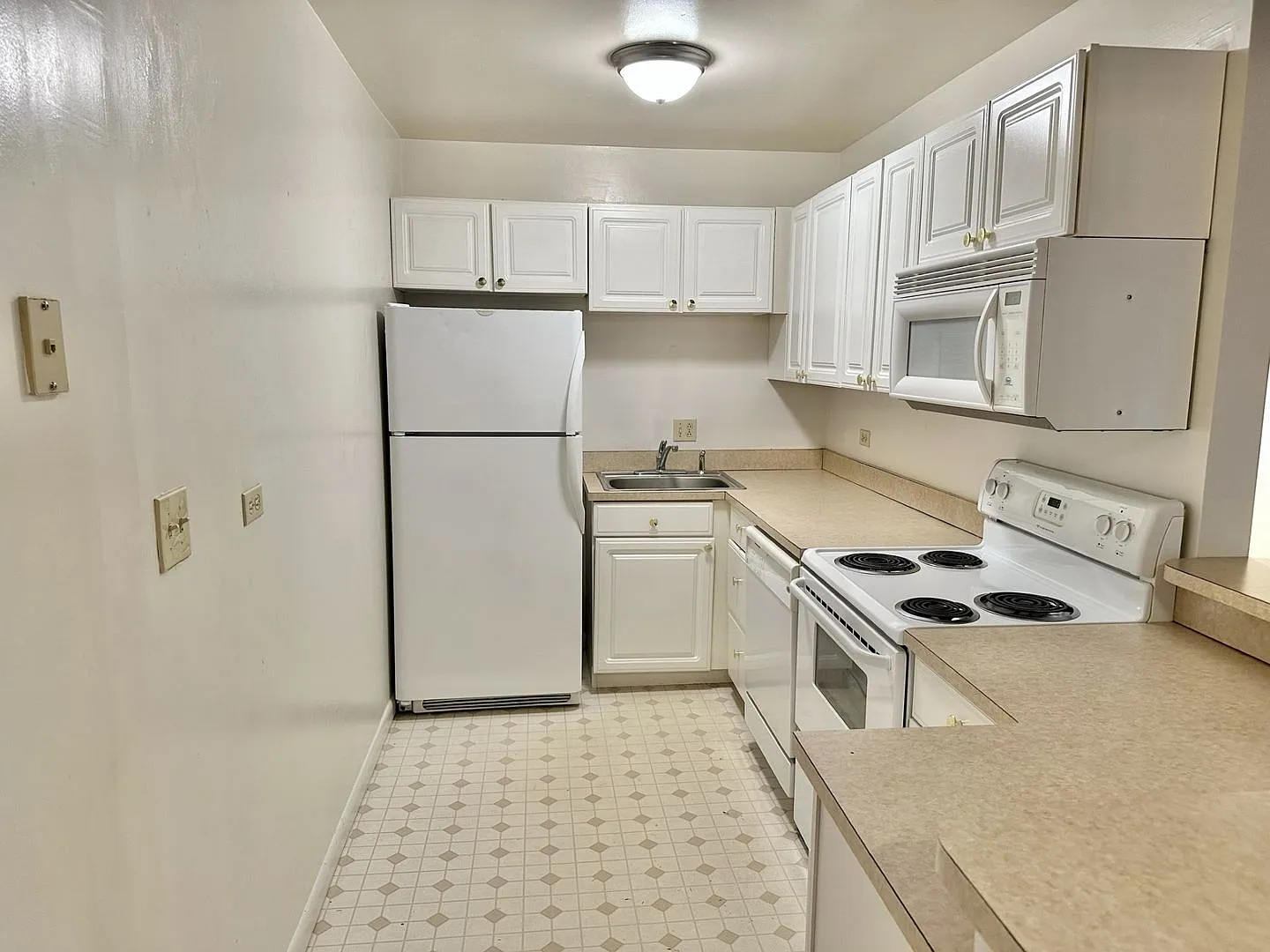 1215 Wertland Street — Photo 2