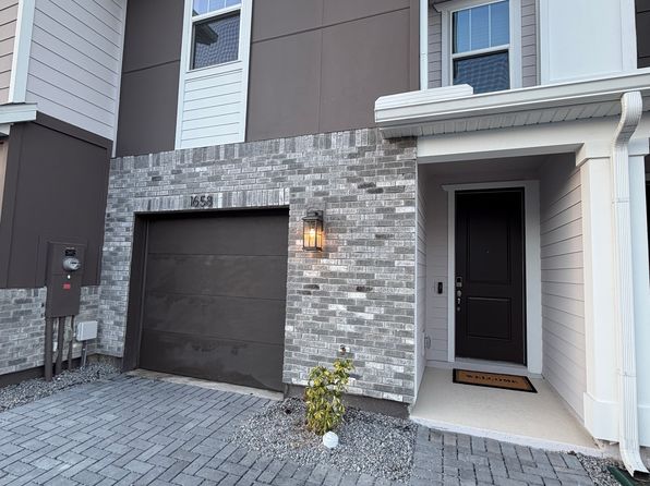 1658 Greenleaf Woods Cv