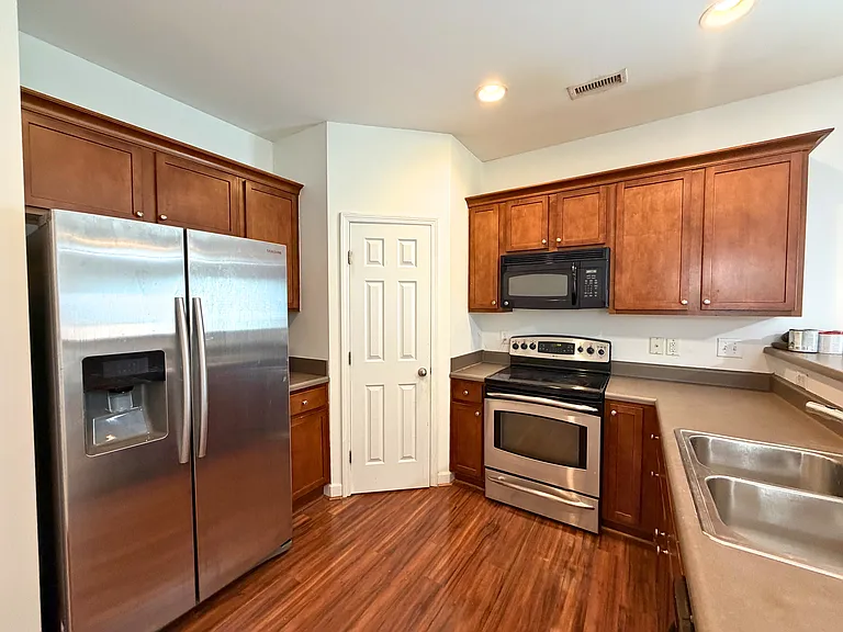 2541 Spring Oaks Way — Photo 11