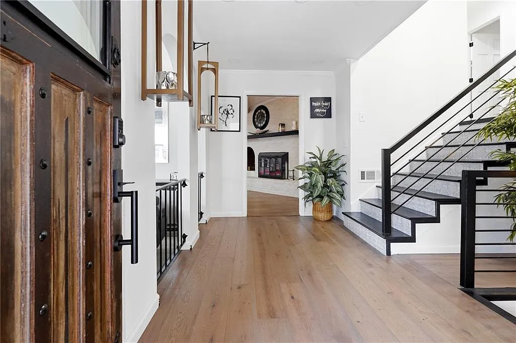 5 bed, 4.5 bath, 5003 sqft, $7,650 — Photo 1