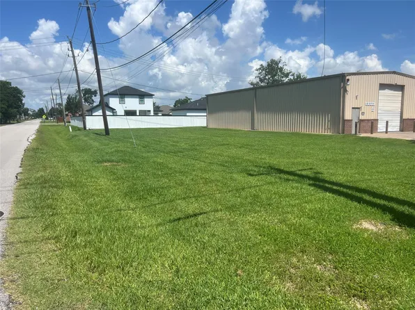 N Broadway St, La Porte, TX 77571