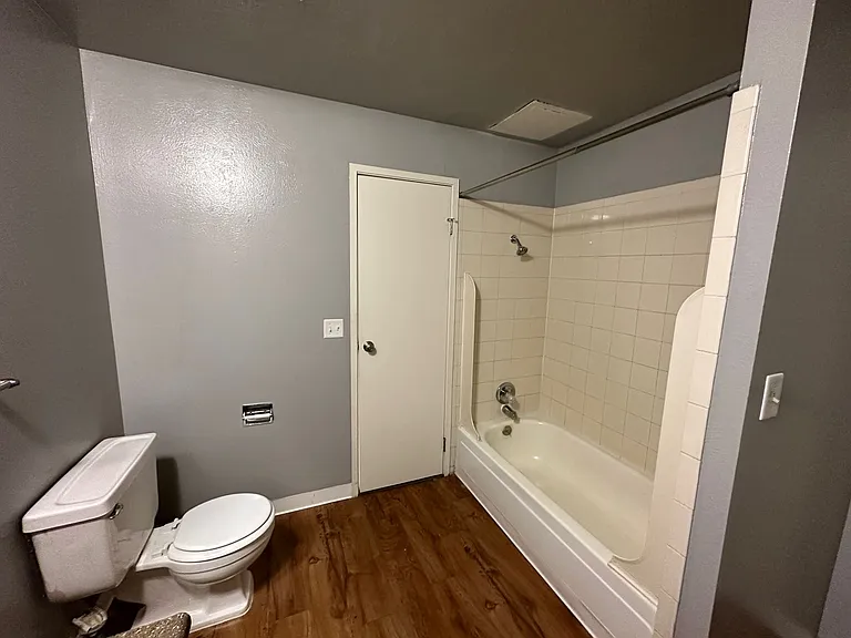 Prospect Pointe Apartments — Photo 44