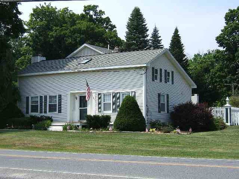 2nd image of 995 W GALWAY Road