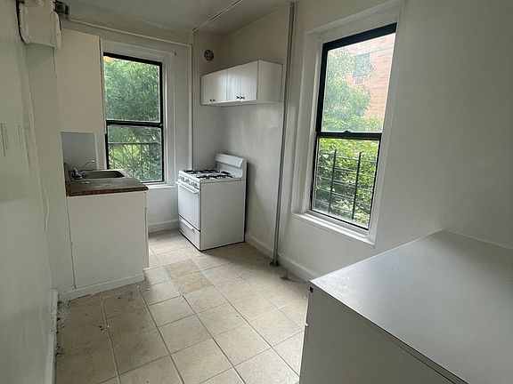 2nd image of 2116 Daly Ave #2B