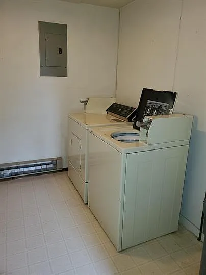 613 Dorsey Ave — Photo 2