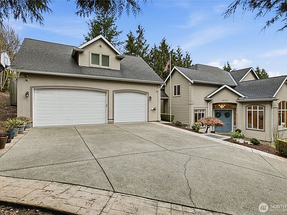 3rd image of 1629 Knickerbocker Drive