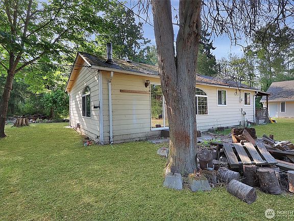 3rd image of 514 Huggins Greig Road S