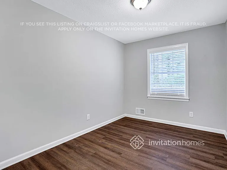 2010 Starlight Dr — Photo 12