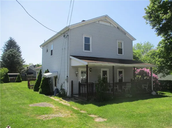 11 E 3rd St, Lucernemines, PA 15754