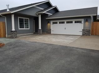 1009 SW Troy Cir, Grants Pass, OR 97527