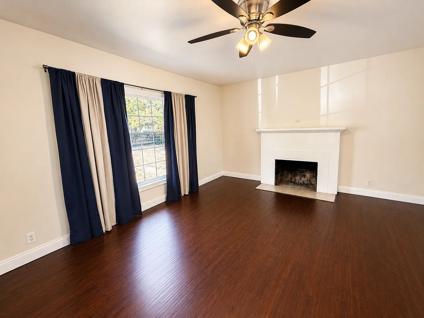 Spacious Two-Story Duplex in Old North Sacramento! — Photo 3