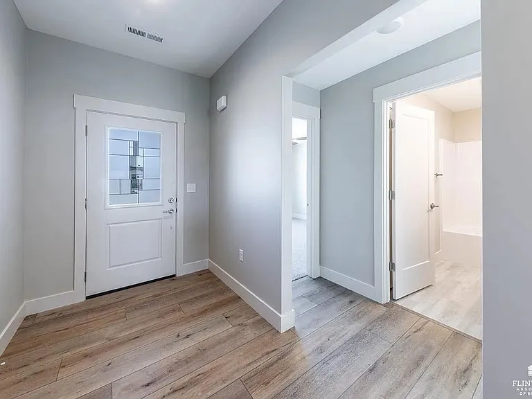 9168 Grammar Ct — Photo 2
