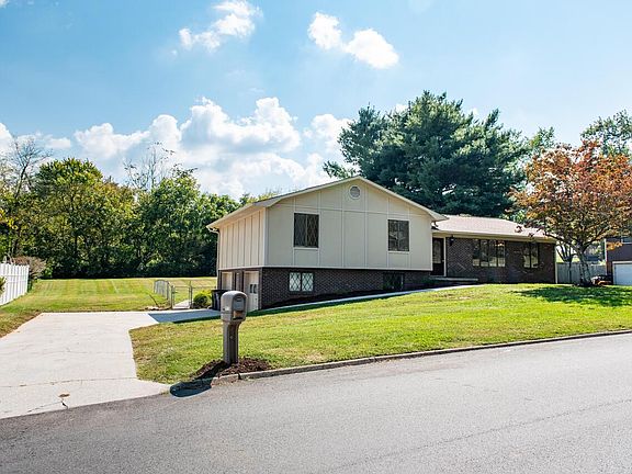 3rd image of 5675 Chestnut Oak Dr