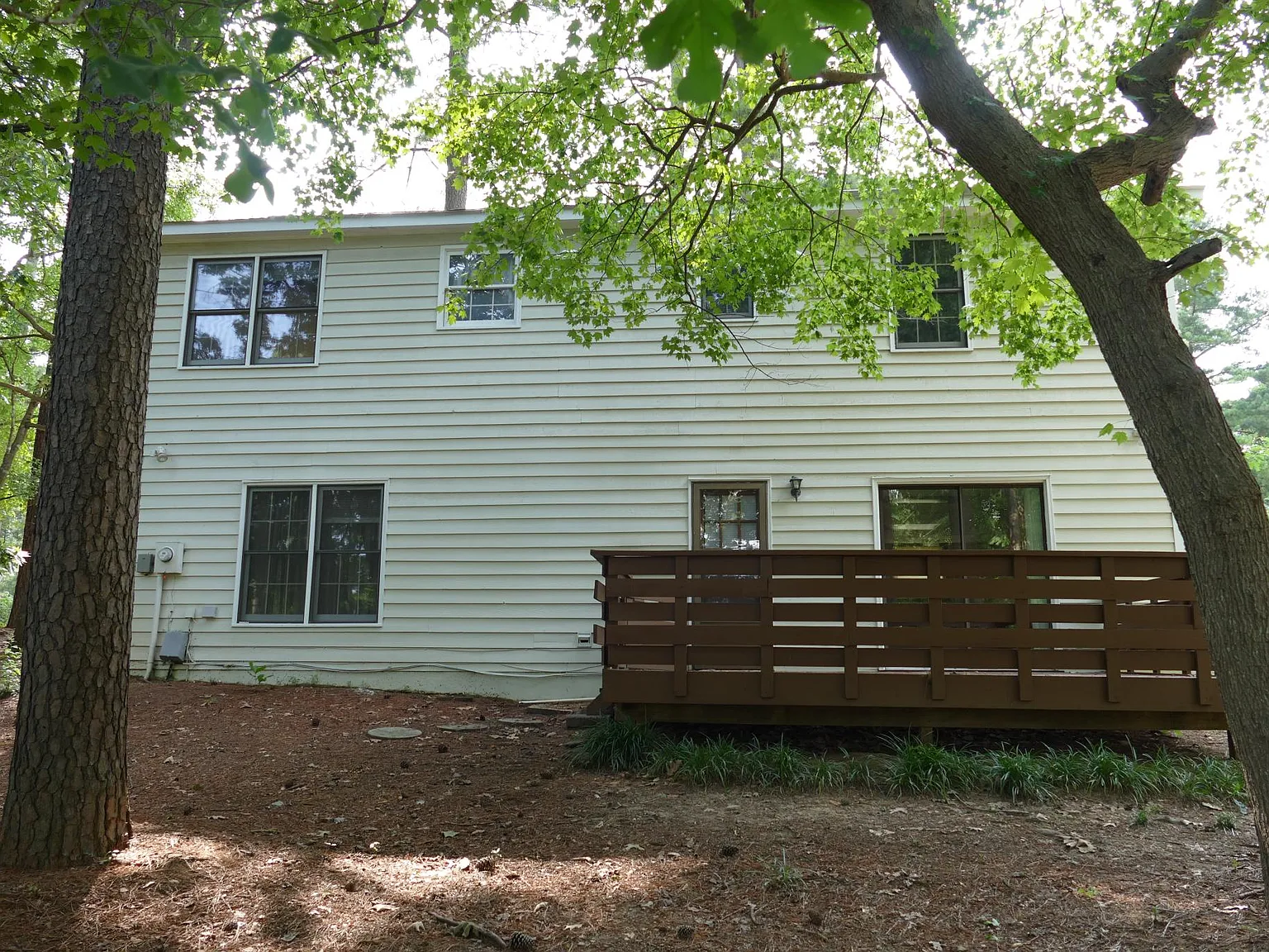 4 bed, 1955 sqft, $2,400 — Photo 2