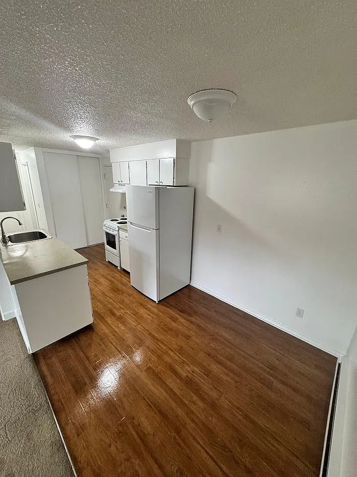 718 State Ave N - Duchess 16 — Photo 2