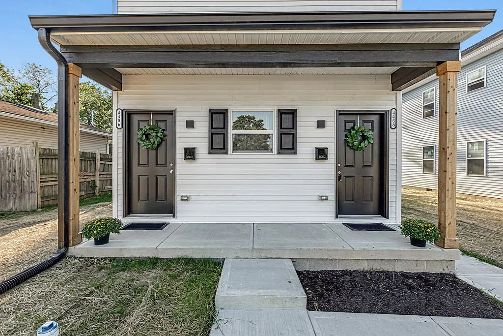 2 bed, 950 sqft, $1,595 — Photo 1