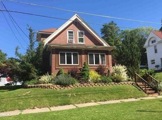 16 Van St, Savanna, IL 61074