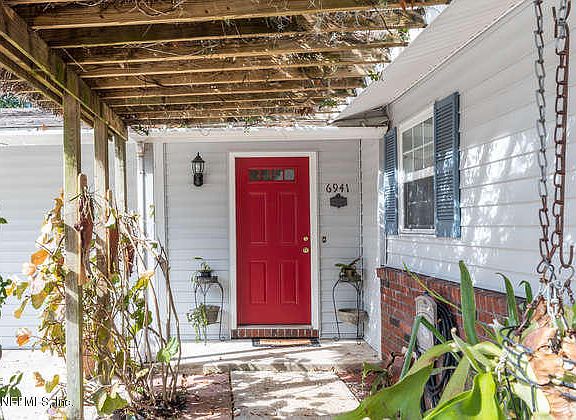 3rd image of 6941 Whispering Oaks Cir
