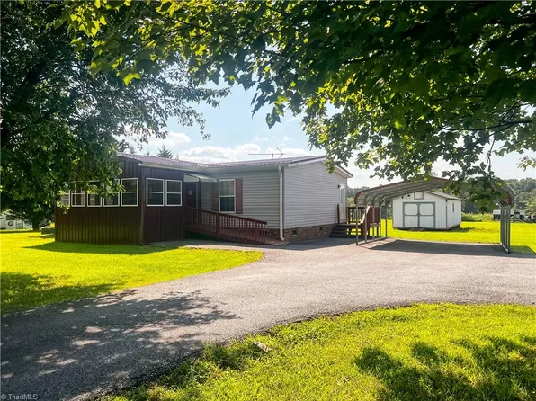 142 Rock Lane Dr, Dobson, NC 27017