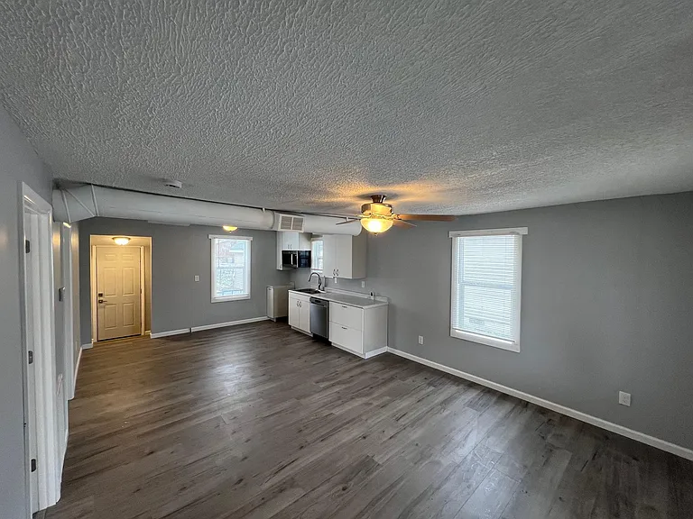 1144 Campbell St — Photo 4