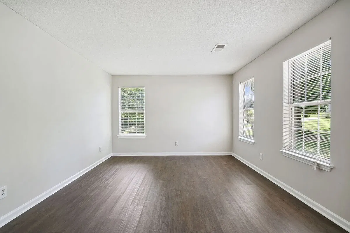 4 bed, 2.5 bath, 2060 sqft, $2,395 — Photo 4