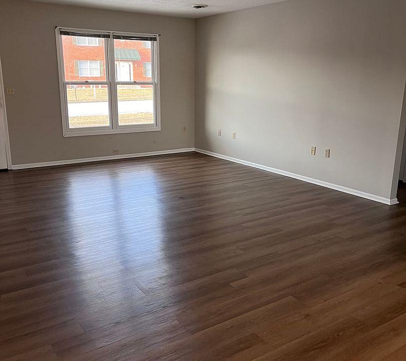 1st image of 1802 Ashwood Dr #B