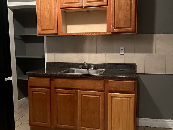 2nd image of 221-223 Roseville Ave #210