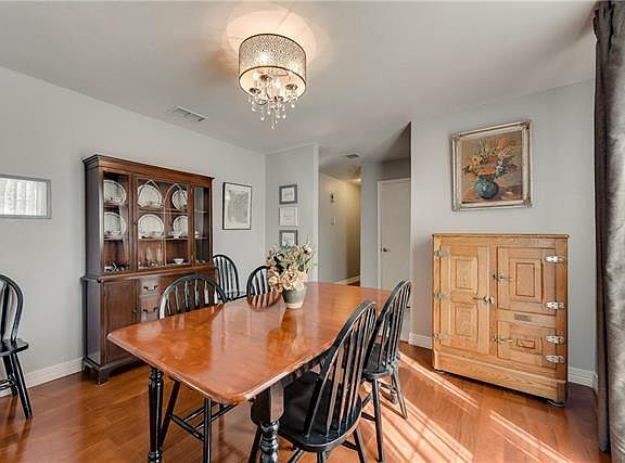 5th image of 2318 Woodglen Dr