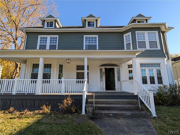4th image of 2505 Genesee St