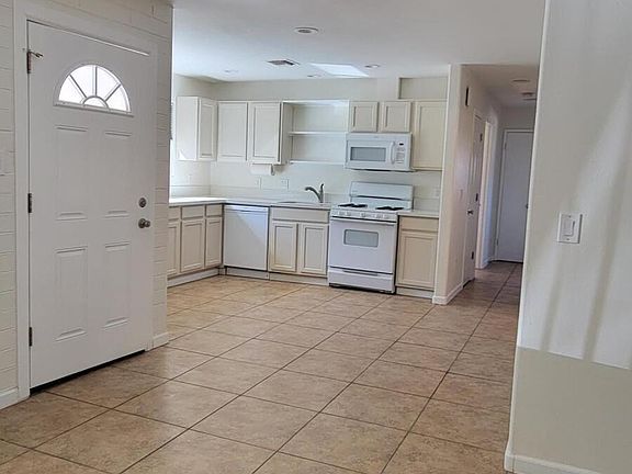 4th image of 219 W SUNSET Drive