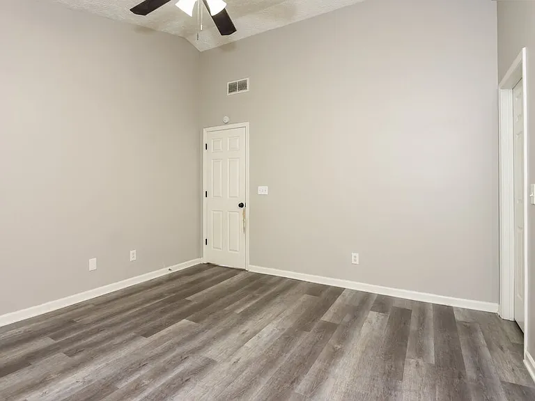 124 Drury Ln — Photo 11