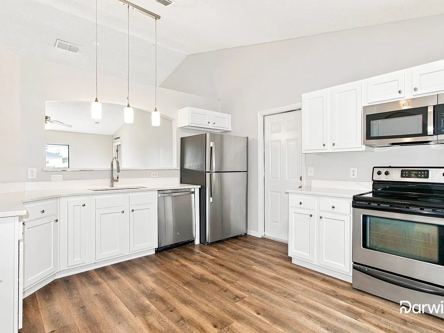 3 bed, 2.0 bath, 1367 sqft, $1,945 — Photo 4