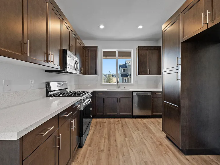 130 Cottage Ct — Photo 4