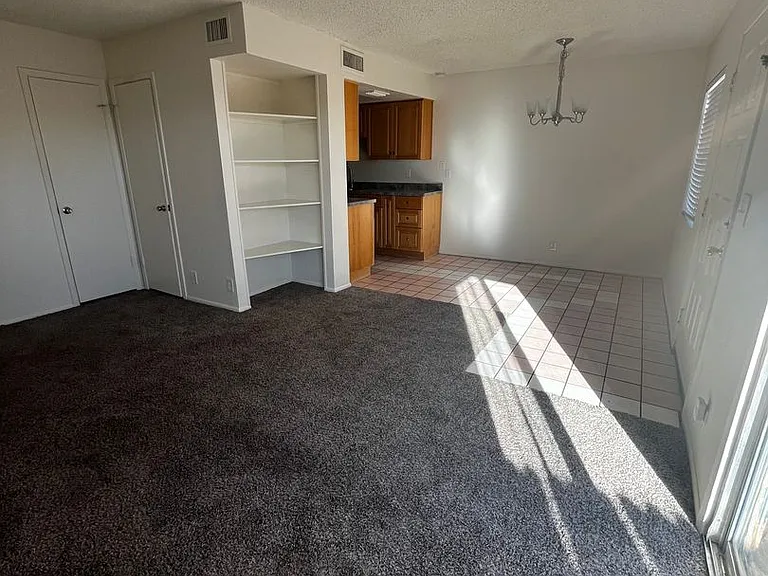 286 W Palomino Dr #31 — Photo 3