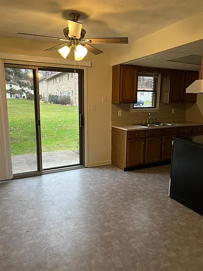 Arbor Manor — Photo 23