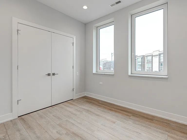 2813 W Belmont Ave #207 — Photo 5