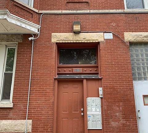 3rd image of 1341 N Washtenaw Ave #1R