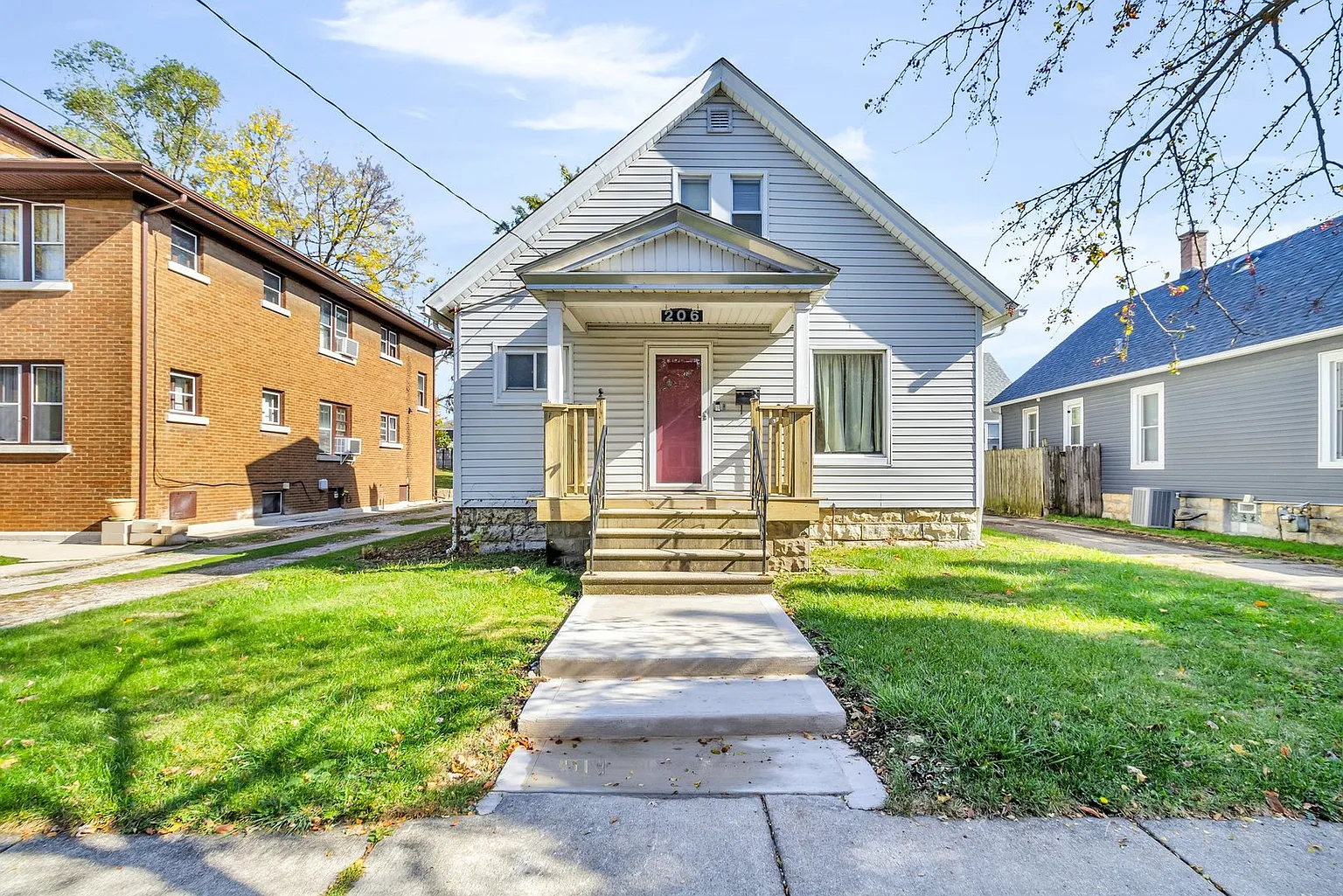206 Willow Ave photo 1