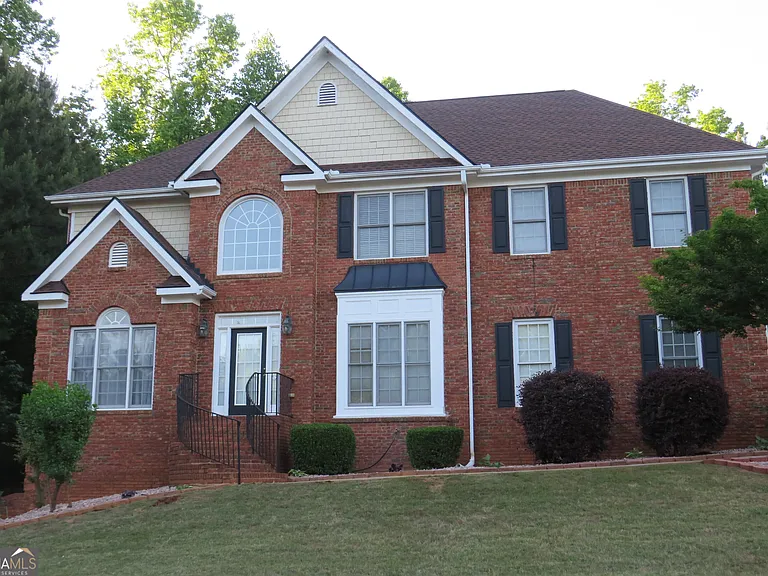 2205 Crescent Walk — Photo 3