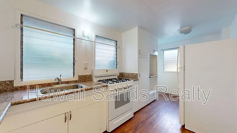 3 bed, 2.0 bath, 987 sqft, $3,000 — Photo 4