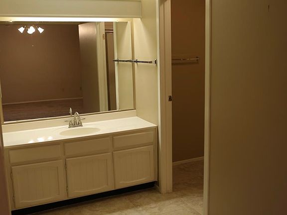 5th image of 2126 River Village Dr