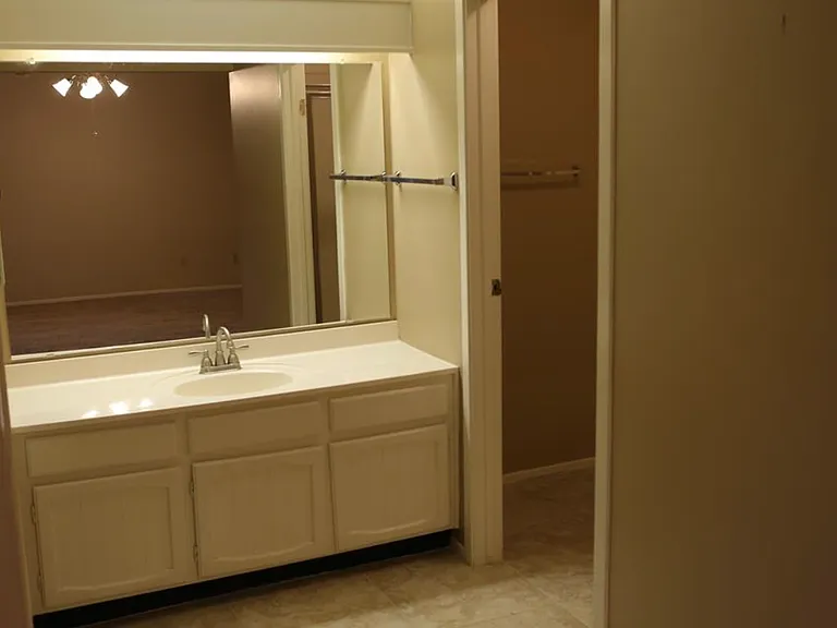 2126 River Village Dr — Photo 5