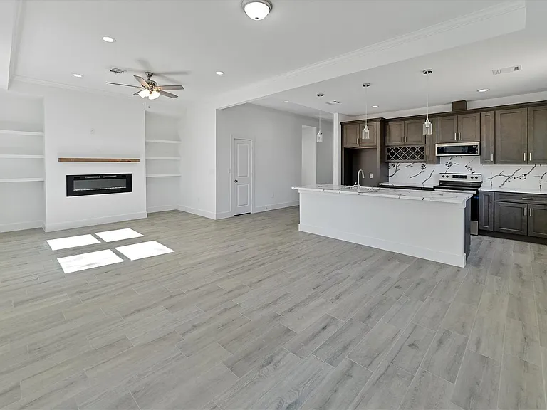 939 Lake View Dr — Photo 7
