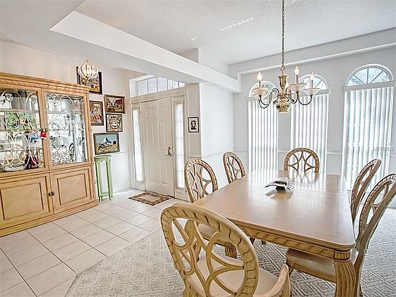 3rd image of 2262 Fenton Ave