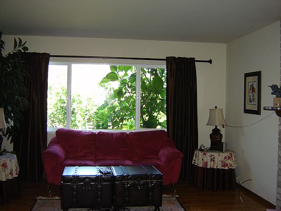 hardwood floor throughtout