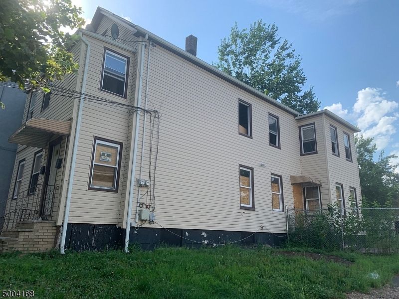 2nd image of 196 Burgess Pl