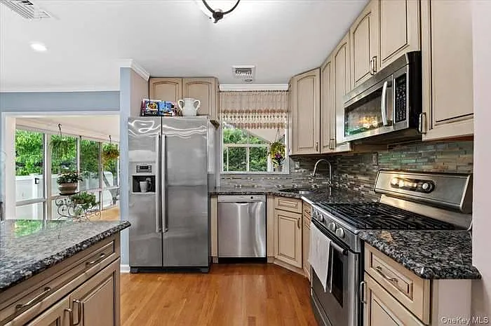3 bed, 1737 sqft, $5,000 — Photo 4