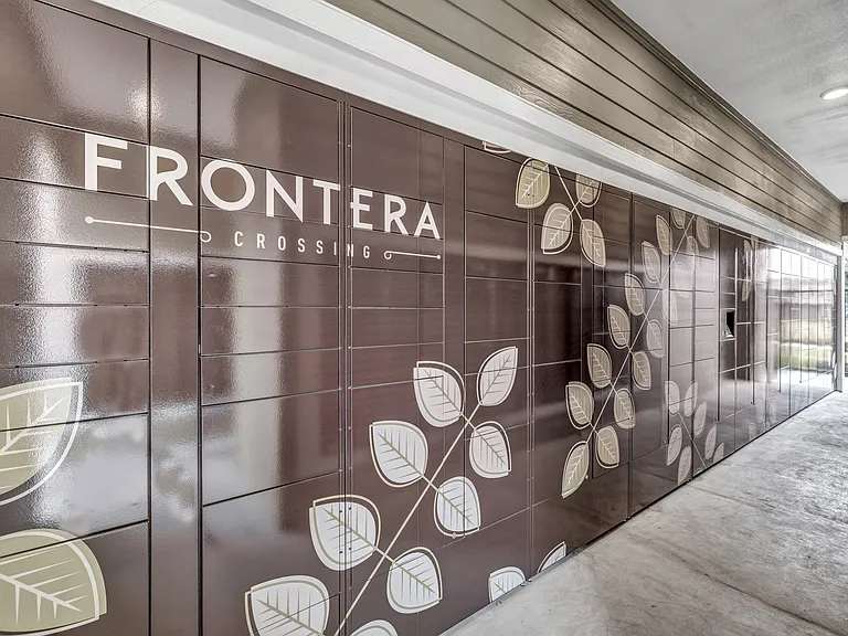Frontera Crossing — Photo 40
