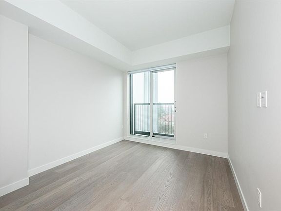 2nd image of 528 King Edward Ave W